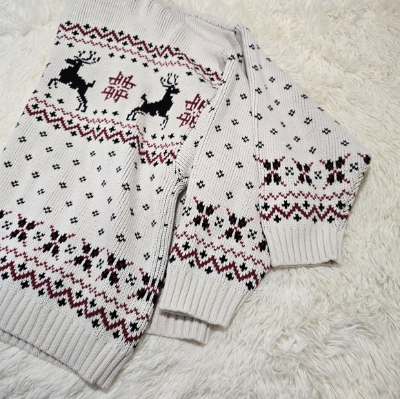 Sweater - Picture 6 of 6